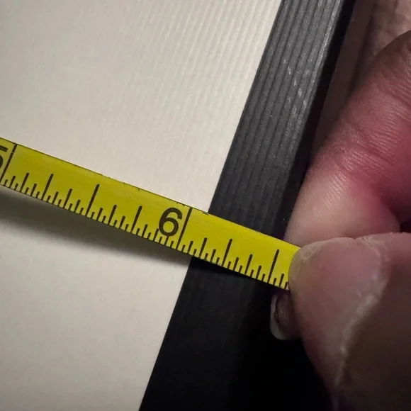 Gucci Black and White Gift Box with Green Tag - Picture 4 of 5